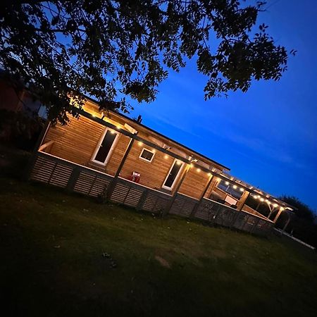 Tracey'S Hideaway - With Hot Tub & Amazing Views Llanasa Exterior foto