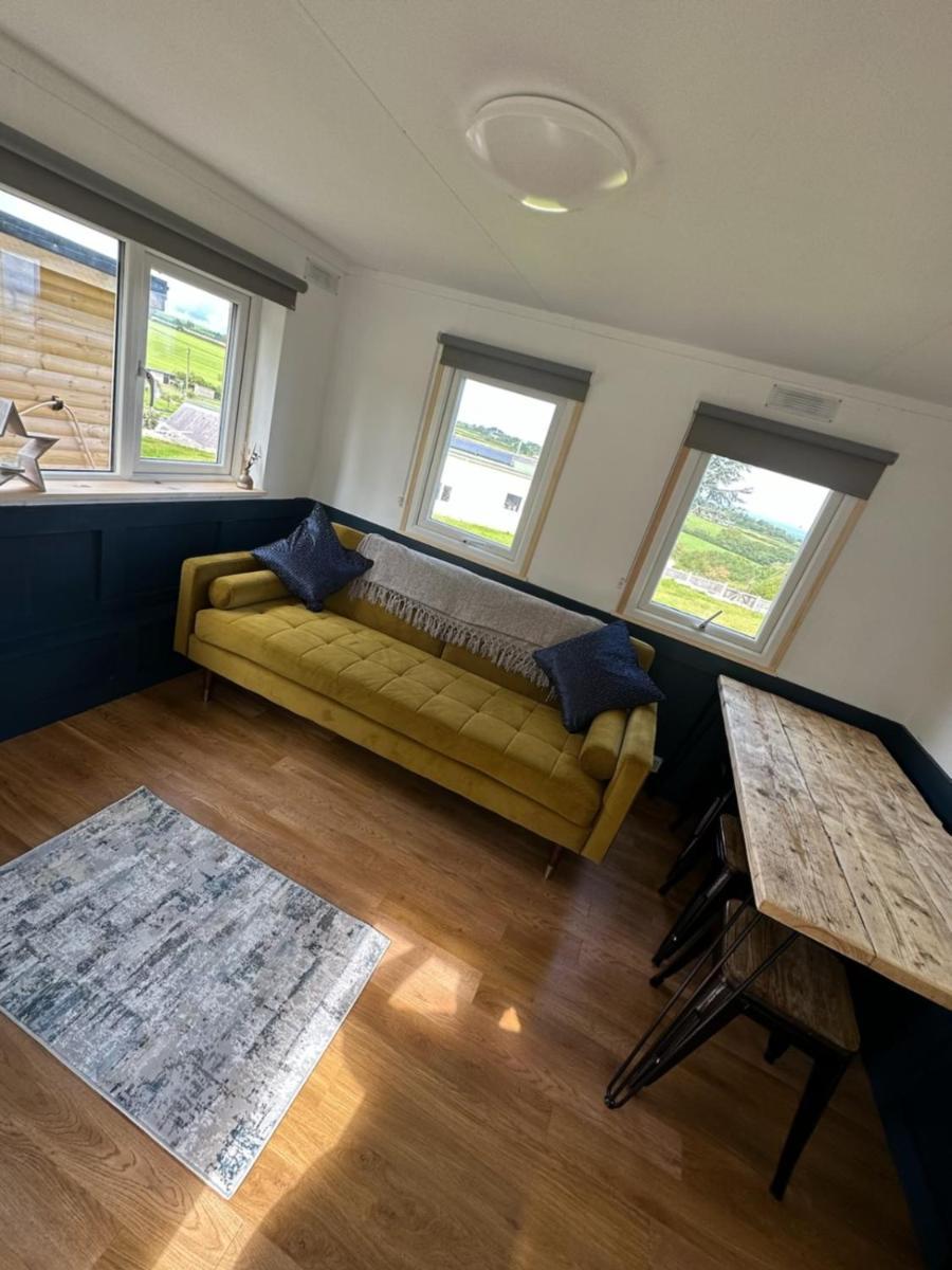 Tracey'S Hideaway - With Hot Tub & Amazing Views Llanasa Exterior foto