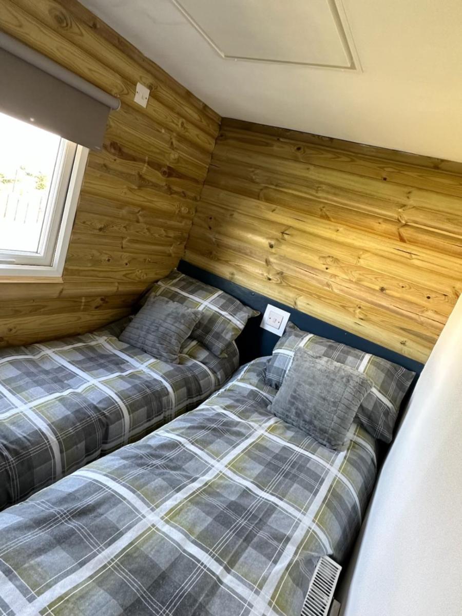 Tracey'S Hideaway - With Hot Tub & Amazing Views Llanasa Exterior foto