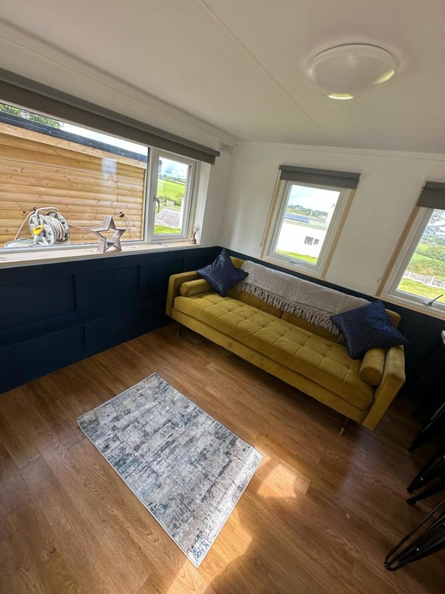 Tracey'S Hideaway - With Hot Tub & Amazing Views Llanasa Exterior foto